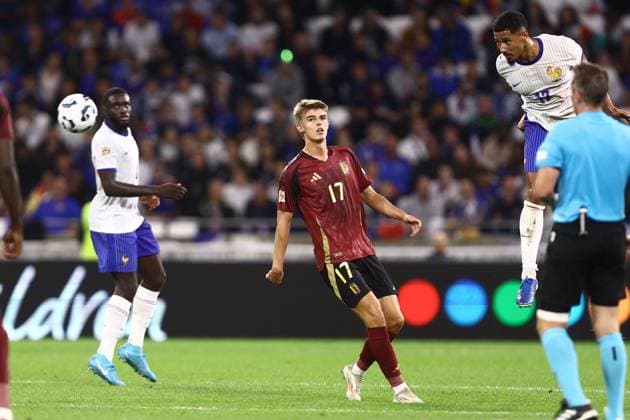 France v Belgium - UEFA Nations League LYON, FRANCE - SEPTEMBER 09 : Saliba William defender of France battles for the ball with De Ketelaere Charles midfielder of Belgium during the UEFA Nations League match in group A2 between France and Belgium on September 9, 2024 in Lyon, France, 09 09 2024 Lyon France  Copyright: xTomasxSiskx
