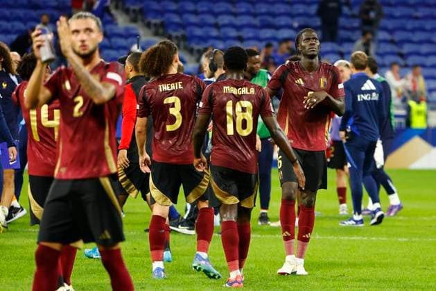 France v Belgium - UEFA Nations League LYON, FRANCE - SEPTEMBER 09 : Onana Amadou midfielder of Belgium greeting the fans despite the defeat during the UEFA Nations League match in group A2 between France and Belgium on September 9, 2024 in Lyon, France, 09 09 2024 Lyon France  Copyright: xJanxDexMeuleneirx