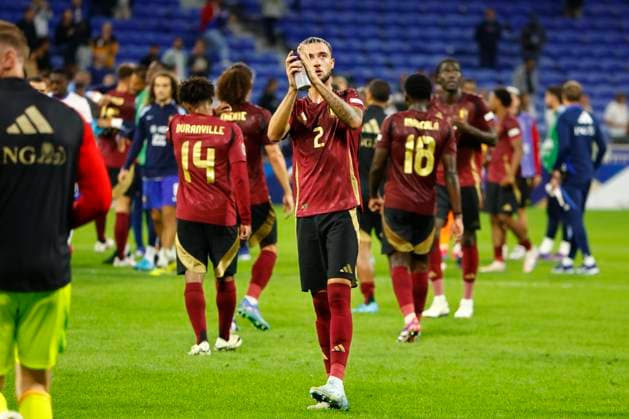 France v Belgium - UEFA Nations League LYON, FRANCE - SEPTEMBER 09 : Debast Zeno defender of Belgium greeting the fans despite the defeat during the UEFA Nations League match in group A2 between France and Belgium on September 9, 2024 in Lyon, France, 09 09 2024 Lyon France  Copyright: xJanxDexMeuleneirx