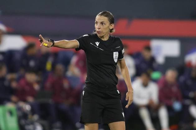 Luton, England, September 9th 2024: Referee Stephanie Frappart during the friendly game between England U21, U 21 and Austria U21 at Kenilworth Road in Luton, England (Alexander Canillas SPP) Copyright: xAlexanderxCanillas SPPx spp-en-AlCa-0V1A9100