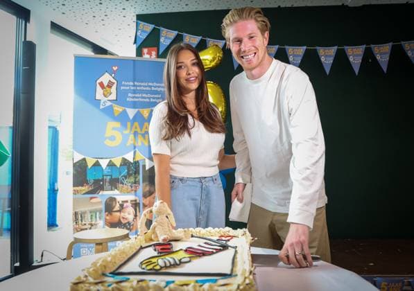 Kevin De Bruyne and his wife Michele Lacroix pictured during a visit to the Ronald McDonald House in Jette to mark the fifth anniversary of the children s fund, Tuesday 10 September 2024. VIRGINIExLEFOUR  x100339953x