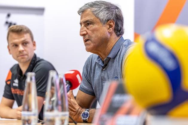 10.09.24, Berlin, Volleyball, Berlin Recycling Volleys: BR Volleys Saisonauftakt-Pressekonferenz. Kaweh Niroomand, Geschäftsführer der Berlin Volleys, spricht bei der Pressekonferenz. BR Volleys Saisonauftakt-Pressekonferenz