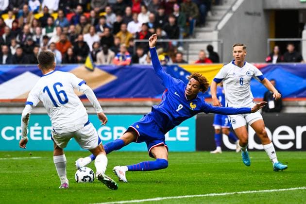 Hugo Ekitike ( 9 - France ) and Irfan Ramic ( 16 - Bosnia ) during the European U21, U 21 Championship 2025 match between France and Bosnia and Herzegovina at MMArena on September 10, 2024 in Le Mans, France. ( Photo by federico pestellini panoramic ) - FOOTBALL : France vs Bosnie Espoirs - Le Mans - 10 09 2024 FedericoPestellini Panoramic 