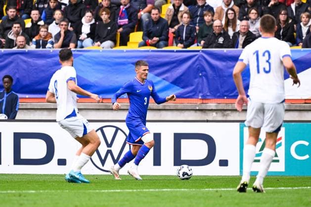 Quentin Merlin ( 3 - France ) and Eldar MEhemdovic ( 8 - Bosnia ) during the European U21, U 21 Championship 2025 match between France and Bosnia and Herzegovina at MMArena on September 10, 2024 in Le Mans, France. ( Photo by federico pestellini panoramic ) - FOOTBALL : France vs Bosnie Espoirs - Le Mans - 10 09 2024 FedericoPestellini Panoramic 