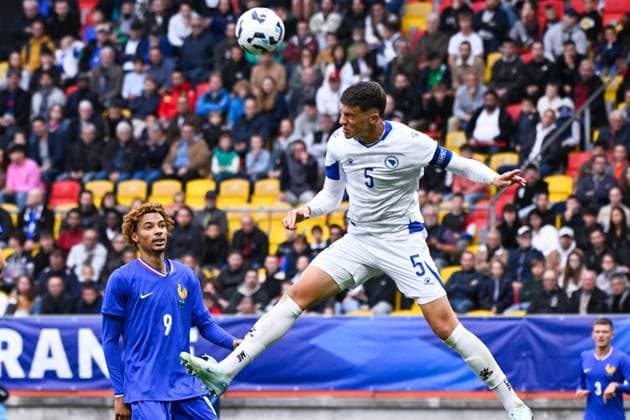 Tarik Muharemovic ( 5 - Bosnia ) and Hugo Ekitike ( 9 - France ) during the European U21, U 21 Championship 2025 match between France and Bosnia and Herzegovina at MMArena on September 10, 2024 in Le Mans, France. ( Photo by federico pestellini panoramic ) - FOOTBALL : France vs Bosnie Espoirs - Le Mans - 10 09 2024 FedericoPestellini Panoramic 