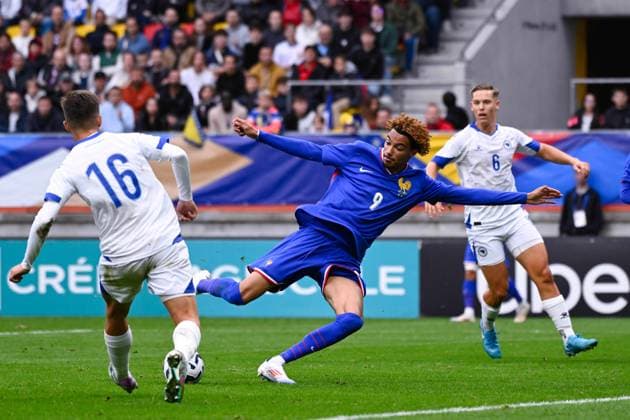 Hugo Ekitike ( 9 - France ) and Irfan Ramic ( 16 - Bosnia ) during the European U21, U 21 Championship 2025 match between France and Bosnia and Herzegovina at MMArena on September 10, 2024 in Le Mans, France. ( Photo by federico pestellini panoramic ) - FOOTBALL : France vs Bosnie Espoirs - Le Mans - 10 09 2024 FedericoPestellini Panoramic 