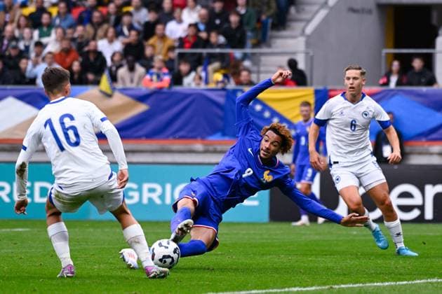 Hugo Ekitike ( 9 - France ) and Irfan Ramic ( 16 - Bosnia ) during the European U21, U 21 Championship 2025 match between France and Bosnia and Herzegovina at MMArena on September 10, 2024 in Le Mans, France. ( Photo by federico pestellini panoramic ) - FOOTBALL : France vs Bosnie Espoirs - Le Mans - 10 09 2024 FedericoPestellini Panoramic 