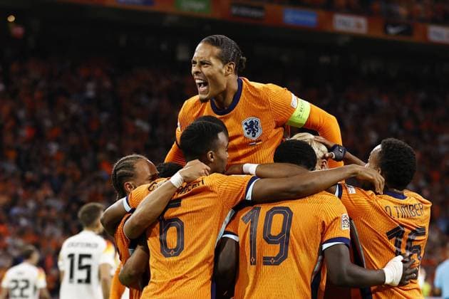 Bilder des Jahres 2024, Sport 09 September Sport Themen der Woche KW37 Sport Bilder des Tages AMSTERDAM - (l-r) Xavi Simons of Holland, Ryan Gravenberch of Holland, Virgil van Dijk of Holland, Brian Brobbey of Holland, Quinten Timber of Holland celebrate the 2-2 during the UEFA Nations League match between the Netherlands and Germany at the Johan Cruyff ArenA on Sept. 10, 2024 in Amsterdam, Netherlands. ANP MAURICE VAN STEEN UEFA Nations League - League A, Group A3 2024 25 xVIxANPxSportx xxANPxIVx 508156707 originalFilename: 508156707.jpg