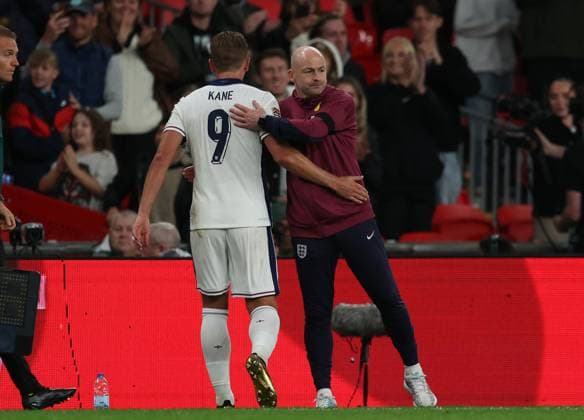 Lee Carsley, England Interim manager with Harry Kane after he is subbed off. England v Finland - UEFA Nations League - League B - Group 2. Football. Wembey Stadium, London. UK. 10 SEP 2024 Editorial use only  Copyright: xJASONPIX Shutterstockx 14710299w