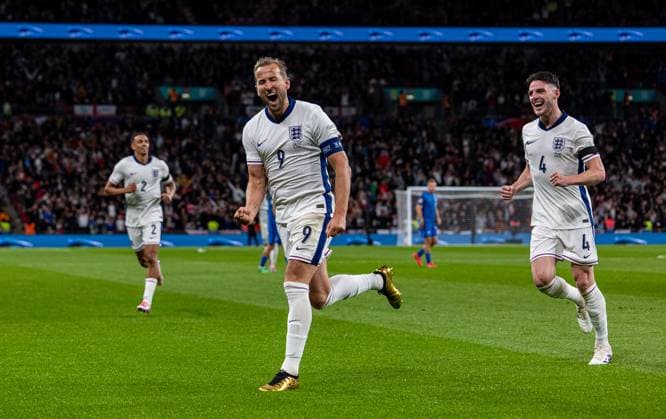 Football - UEFA Nations League - League B Group B2 - England v Finland LONDON, ENGLAND - Tuesday, September 10, 2024: England s captain Harry Kane celebrates after scoring the opening goal, his 67th on his 100th appearance, during the UEFA Nations League League B Group B2 game between England and Finland at Wembley Stadium. England won 2-0. (Photo by David Rawcliffe Propaganda) LONDON Wembley Stadium GREATER LONDON ENGLAND  Copyright: xDavidxRawcliffex P2024-09-10-England_Finland-12