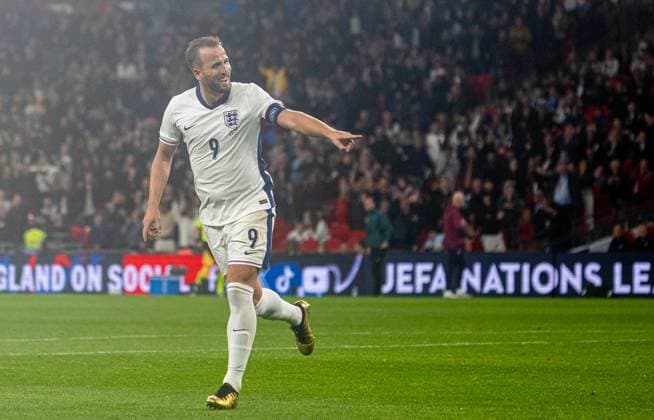 Football - UEFA Nations League - League B Group B2 - England v Finland LONDON, ENGLAND - Tuesday, September 10, 2024: England s captain Harry Kane celebrates after scoring the second goal, his 68th on his 100th appearance, during the UEFA Nations League League B Group B2 game between England and Finland at Wembley Stadium. England won 2-0. (Photo by David Rawcliffe Propaganda) LONDON Wembley Stadium GREATER LONDON ENGLAND  Copyright: xDavidxRawcliffex P2024-09-10-England_Finland-17