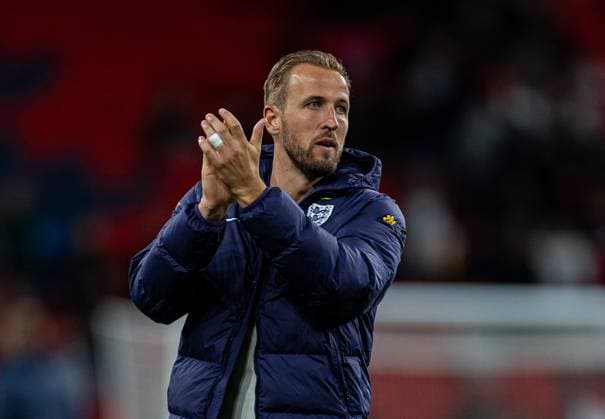 Football - UEFA Nations League - League B Group B2 - England v Finland LONDON, ENGLAND - Tuesday, September 10, 2024: England s two-goal hero captain Harry Kane applauds the supporters after his 100th appearance during the UEFA Nations League League B Group B2 game between England and Finland at Wembley Stadium. England won 2-0. (Photo by David Rawcliffe Propaganda) LONDON Wembley Stadium GREATER LONDON ENGLAND  Copyright: xDavidxRawcliffex P2024-09-10-England_Finland-22