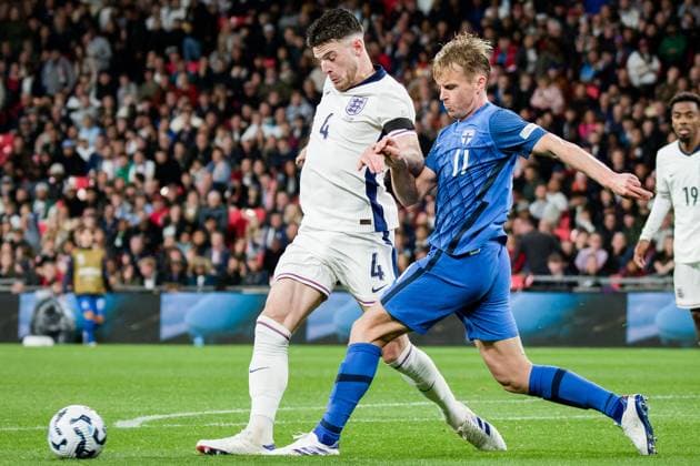 London, England, September 10 2024: Declan Rice (4 England) and Rasmus Schuller (11 Finland) in action during the UEFA Nations League game between England and Finland at Wembley Stadium in London, England. (Pedro Porru SPP) Copyright: xPedroxPorrux xSPPx spp-en-PePoSp-4F8A2437_DxO