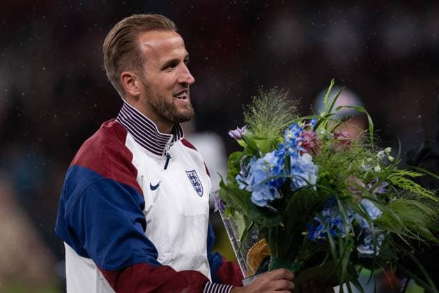 LONDON, ENGLAND - SEPTEMBER 10: Harry Kane of England receives his golden cap for 100 England appearances during the UEFA Nations League 2024 25 League B Group B2 match between England and Finland at on September 10, 2024 in London, England. Photo by Sebastian Frej England v Finland - UEFA Nations League 2024 25 League B Group B2 Copyright: xSebastianxFrejx