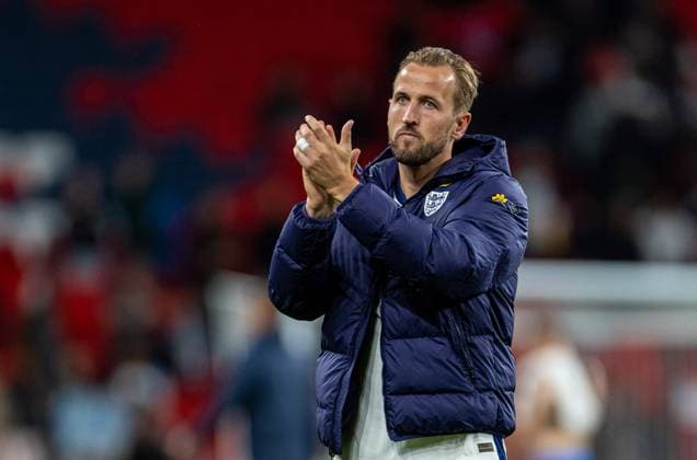 (240911) -- LONDON, Sept. 11, 2024 -- Harry Kane of England applauds the supporters after the UEFA Nations League Group B2 match between England and Finland in London, Britain, Sept. 10, 2024. (SP)BRITAIN-LONDON-UEFA NATIONS LEAGUE-ENGLAND VS FINLAND LixYing 