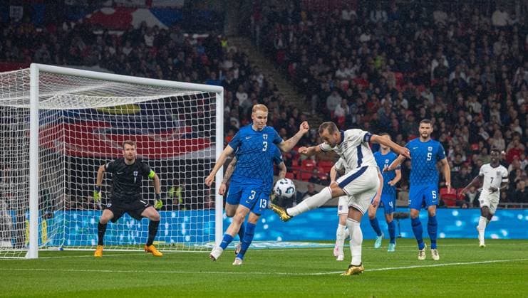(240911) -- LONDON, Sept. 11, 2024 -- Harry Kane (3rd L) of England shoots the ball during the UEFA Nations League Group B2 match between England and Finland in London, Britain, Sept. 10, 2024. (SP)BRITAIN-LONDON-UEFA NATIONS LEAGUE-ENGLAND VS FINLAND LixYing 