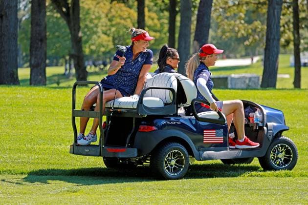 GAINESVILLE, VA - SEPTEMBER: Team USA golfer Lexi Thompson rides on the back of a golf cart during the first day of practice for the 2024 Solheim Cup at Robert Trent Jones Golf Club at Gainesville, Virginia (Photo by Brian Spurlock Icon Sportswire) GOLF: SEP 10 LPGA, Golf Damen Solheim Cup EDITORIAL USE ONLY Icon24091087