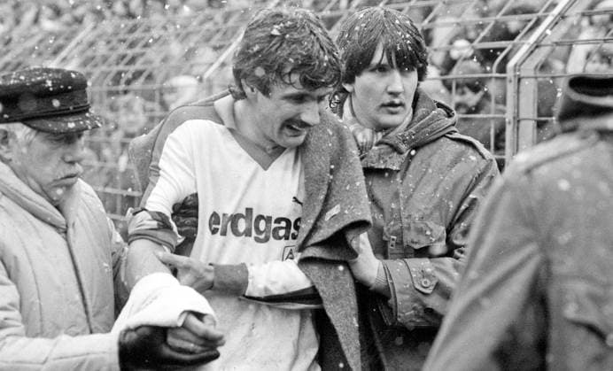 10.03.84 Borussia Mönchengladbach - VfB Stuttgart Deutschland, Mönchengladbach, 10.03.1984, Fussball, Bundesliga, Borussia Mönchengladbach - VfB Stuttgart (2:0): Wilfried Hannes (Borussia Mönchengladbach). *** 10 03 84 Borussia Mönchengladbach VfB Stuttgart Germany, Mönchengladbach, 10 03 1984, Soccer, Bundesliga, Borussia Mönchengladbach VfB Stuttgart 2 0 Wilfried Hannes Borussia Mönchengladbach