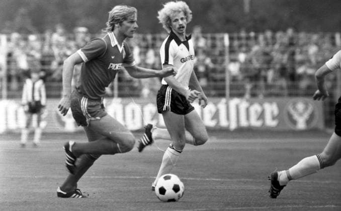 23.07.79 SSV Ulm 1846 - 1. FC Köln Deutschland, Ulm, 23.07.1979, Fussball, Testspiel, SSV Ulm 1846 - 1. FC Köln: v.l. Herbert Neumann (1. FC Köln), Roland Boley (SSV Ulm 1846). *** 23 07 79 SSV Ulm 1846 1 FC Köln Germany, Ulm, 23 07 1979, Soccer, Test match, SSV Ulm 1846 1 FC Köln v l Herbert Neumann 1 FC Köln , Roland Boley SSV Ulm 1846