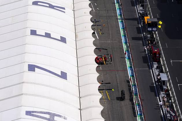 Scuderia Ferrari pit stop practice during the Formula 1 Azerbaijan Grand Prix 2024, 17th round of the 2024 Formula One World Championship, WM, Weltmeisterschaft from September 13 to 15, 2024 on the Baku City Circuit, in Baku, Azerbaijan - F1 - AZERBAIJAN GRAND PRIX 2024 DPPI Panoramic  240912_R17_AZERBAIJAN_DP_EA024799