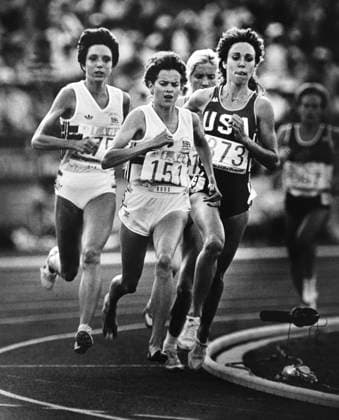 August 10, 1984, Los Angeles, California, USA: LA 1984 Olympic Summer Games Athletics 3,000 meters women s medal race. American 3000 metres 373 (USA) MARY DECKER, 26, right, runs on the inside of the track slightly behind British (born in South Africa) barefoot runner 151 (GBR) ZOLA BUDD, 18. Racing just past the half-way mark at 1,600 meters, on the turn into the front straightaway, with Budd slightly in front, and Decker closed on her bare foot heels. England s other runner WENDY SLY 175 close behind. Los Angeles USA - ZUMAc900 19840810_sha_c900_836 Copyright: xBrucexChambersx