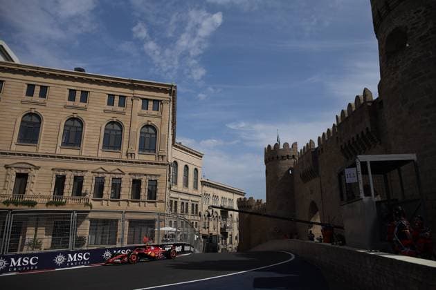 55 SAINZ Carlos (spa), Scuderia Ferrari SF-24, action during the Formula 1 Azerbaijan Grand Prix 2024, 17th round of the 2024 Formula One World Championship, WM, Weltmeisterschaft from September 13 to 15, 2024 on the Baku City Circuit, in Baku, Azerbaijan - F1 - AZERBAIJAN GRAND PRIX 2024 DPPI Panoramic  240913_R17_AZERBAIJAN_DP_EA012829