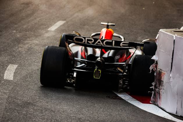 01 VERSTAPPEN Max (nld), Red Bull Racing RB20, action during the Formula 1 Azerbaijan Grand Prix 2024, 17th round of the 2024 Formula One World Championship, WM, Weltmeisterschaft from September 13 to 15, 2024 on the Baku City Circuit, in Baku, Azerbaijan - F1 - AZERBAIJAN GRAND PRIX 2024 DPPI Panoramic  240913_R17_AZERBAIJAN_DP_FG0O6690