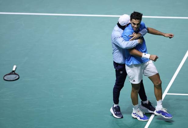 Bilder des Jahres 2024, Sport 09 September Sport Themen der Woche KW37 Sport Bilder des Tages Francisco Cerundolo of Argentina celebrates with Captain Guillermo Coria after match point Davis Cup Group Stage Finals 2024, Day Four, AO Arena, Manchester, UK - 13 Sep 2024  Copyright: xEllaxLing Shutterstockx 14713341bi