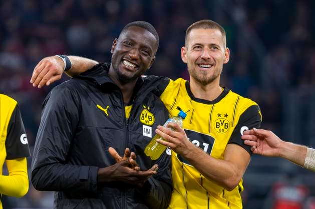 13.09.2024: Fußball: Borussia Dortmund-1. FC Heidenheim, 3. Spieltag im Signal-Iduna-Park. Dortmunds Serhou Guirassy (l) und Dortmunds Waldemar Anton feiern vor den Fans. WICHTIGER HINWEIS: Gemäß den Vorgaben der DFL und des DFB ist es untersagt, in dem Stadion und oder vom Spiel angefertigte Fotoaufnahmen in Form von Sequenzbildern und oder videoähnlichen Fotostrecken zu verwerten bzw. verwerten zu lassen. *** 13 09 2024 Football Borussia Dortmund 1 FC Heidenheim, Matchday 3 at Signal Iduna Park Dortmunds Serhou Guirassy l and Dortmunds Waldemar Anton celebrate in front of the fans IMPORTANT NOTE In accordance with the regulations of the DFL and the DFB, it is prohibited to use or have used photographs taken in the stadium and or of the match in the form of sequential images and or video-like photo series Copyright: xKirchner DavidxInderliedx