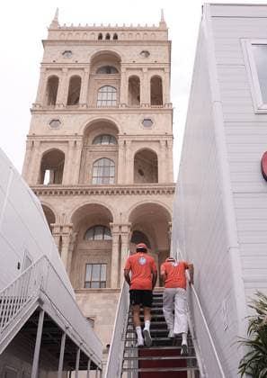 14.09.2024, Baku City Circuit , Baku, FORMULA 1 QATAR AIRWAYS AZERBAIJAN GRAND PRIX 2024 ,im Bild Carlos Sainz Jr. (ESP), Scuderia Ferrari HP, Charles Leclerc (MCO) Defodi-506_20240914_hbr_0904