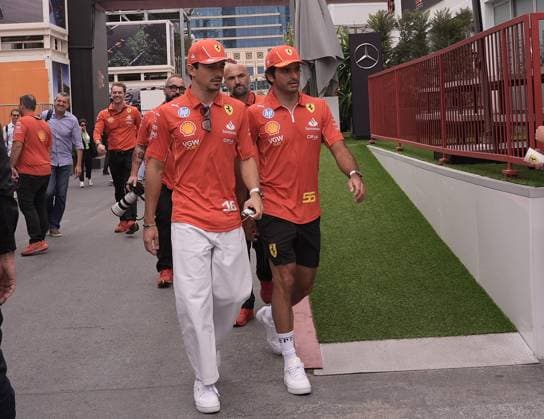 FORMULA 1 QATAR AIRWAYS AZERBAIJAN GRAND PRIX 2024 14.09.2024, Baku City Circuit , Baku, FORMULA 1 QATAR AIRWAYS AZERBAIJAN GRAND PRIX 2024 ,im Bild Carlos Sainz Jr. (ESP), Scuderia Ferrari HP, Charles Leclerc (MCO)
