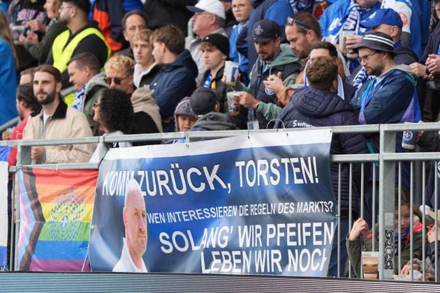 Darmstädter Fans wollen ihren ehemaligen Trainer Torsten Lieberknecht zurück - 14.09.2024 2. Bundesliga, Saison 24 25: SV Darmstadt 98 vs Eintracht Braunschweig, Stadion am Boellenfalltor, emonline, emspor,