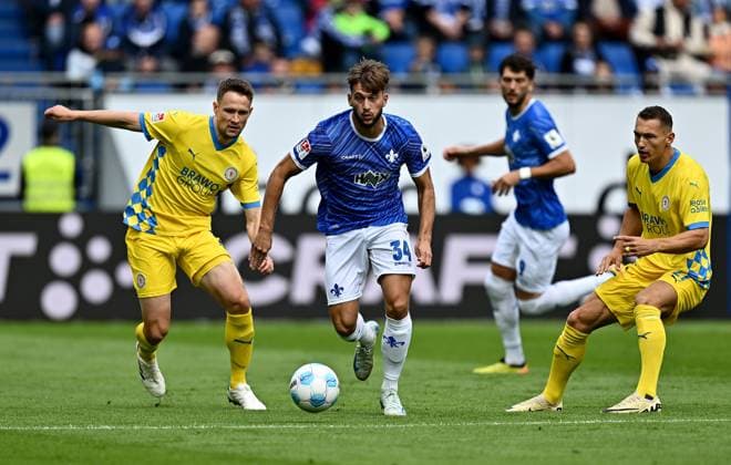 14.09.2024, xfux, Fussball 2.Bundesliga, SV Darmstadt 98 - Eintracht Braunschweig, v.l. Jannis Nikolaou (Eintracht Braunschweig), Killian Corredor (SV Darmstadt 98), Kevin Ehlers (Eintracht Braunschweig) (DFL DFB REGULATIONS PROHIBIT ANY USE OF PHOTOGRAPHS as IMAGE SEQUENCES and or QUASI-VIDEO. Eine Lizenzierung des Lichtbildwerkes an und oder durch den SV Darmstadt 1898 e.V. sowie Tochterunternehmen ist nicht gestattet. No release of or sale to SV Darmstadt 1898 e.V.)) Darmstadt