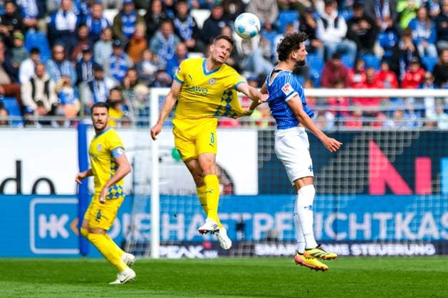 Paul Jaeckel (Eintracht Braunschweig, 03) im Zweikampf mit Fraser Hornby (SV Darmstadt 98, 09), GER, SV Darmstadt 98 vs. Eintracht Braunschweig, Fussball, 2. Bundesliga, 5. Spieltag, Spielzeit 2024 2025, 14.09.2024. DFL DFB REGULATIONS PROHIBIT ANY USE OF PHOTOGRAPHS as IMAGE SEQUENCES and or QUASI-VIDEO. GER, SV Darmstadt 98 vs. Eintracht Braunschweig, Fussball, 2. Bundesliga, 5. Spieltag, Spielzeit 2024 2025, 14.09.2024. Darmstadt