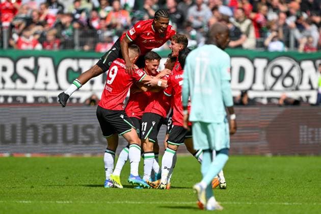 2. Bundesliga - Hannover 06 - 1. FC Kaiserslautern am 14.09.2024 in der HDI Arena in Hannover Jubel, Torjubel, Torschuetze, Torschütze Hyunju Lee (Hannover 96) jubelt nach seinem Tor zum 1:0 mit Phil Neumann (Hannover 96).