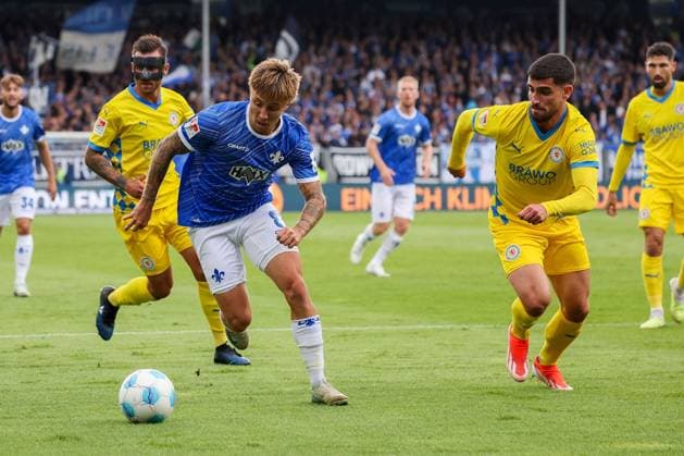 2024.09.14 xJFAx Fussball 2.Bundesliga 5.Spieltag Saison 2024 25, SV Darmstadt 98 - Eintracht Braunschweig v.l., Luca Marseiler (SV Darmstadt 98), Fabio Di Michele Sanchez (Eintracht Braunschweig), Zweikampf, Action, Aktion, Battles for the Ball (DFL DFB REGULATIONS PROHIBIT ANY USE OF PHOTOGRAPHS as IMAGE SEQUENCES and or QUASI-VIDEO