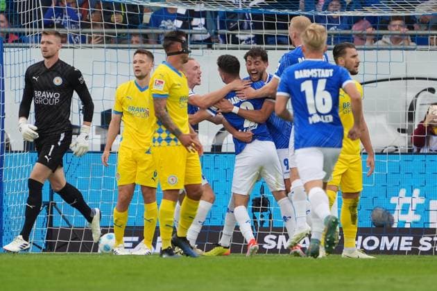 Sergio Lopez (SV Darmstadt 98, 02) celebrate the goal, Torjubel zum 1:0, während Braunschweig sich aufregt - 14.09.2024 2. Bundesliga, Saison 24 25: SV Darmstadt 98 vs Eintracht Braunschweig, Stadion am Boellenfalltor, emonline, emspor,