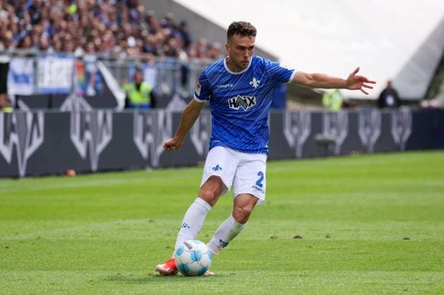 2024.09.14 xJFAx Fussball 2.Bundesliga 5.Spieltag Saison 2024 25, SV Darmstadt 98 - Eintracht Braunschweig v.l., Sergio Lopez (SV Darmstadt 98) am Ball, Freisteller, Einzelbild, Ganzkörper, Aktion, Action, Spielszene (DFL DFB REGULATIONS PROHIBIT ANY USE OF PHOTOGRAPHS as IMAGE SEQUENCES and or QUASI-VIDEO