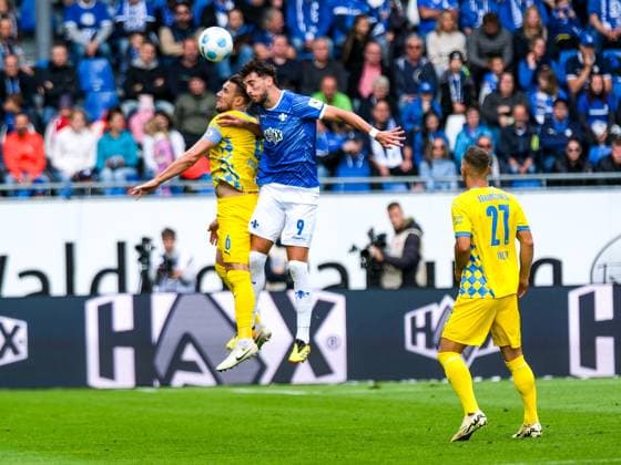 Ermin Bicakcic (Eintracht Braunschweig, 06) im Zweikampf mit Fraser Hornby (SV Darmstadt 98, 09), GER, SV Darmstadt 98 vs. Eintracht Braunschweig, Fussball, 2. Bundesliga, 5. Spieltag, Spielzeit 2024 2025, 14.09.2024. DFL DFB REGULATIONS PROHIBIT ANY USE OF PHOTOGRAPHS as IMAGE SEQUENCES and or QUASI-VIDEO. GER, SV Darmstadt 98 vs. Eintracht Braunschweig, Fussball, 2. Bundesliga, 5. Spieltag, Spielzeit 2024 2025, 14.09.2024. Darmstadt