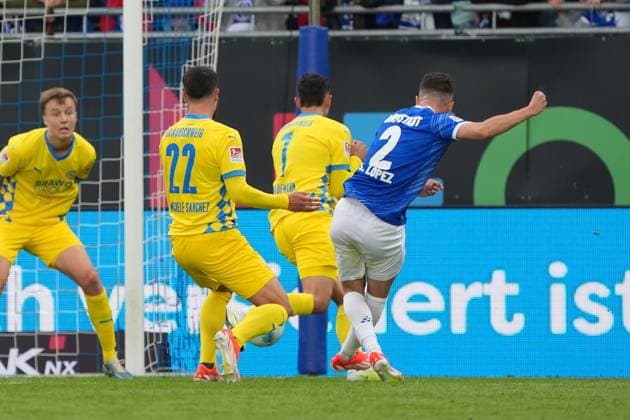 Sergio Lopez (SV Darmstadt 98, 02) zieht ab und erzielt das Tor zum 1:0 - 14.09.2024 2. Bundesliga, Saison 24 25: SV Darmstadt 98 vs Eintracht Braunschweig, Stadion am Boellenfalltor, emonline, emspor,