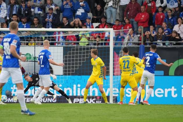 Sergio Lopez (SV Darmstadt 98, 02) zieht ab und erzielt das Tor zum 1:0 - 14.09.2024 2. Bundesliga, Saison 24 25: SV Darmstadt 98 vs Eintracht Braunschweig, Stadion am Boellenfalltor, emonline, emspor,