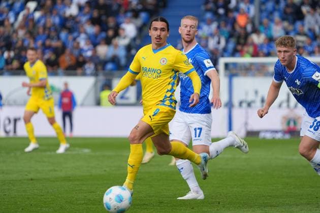 Raya Philippe (Eintracht Braunschweig, 9) gegen Kai Klefisch (SV Darmstadt 98, 17) - 14.09.2024 2. Bundesliga, Saison 24 25: SV Darmstadt 98 vs Eintracht Braunschweig, Stadion am Boellenfalltor, emonline, emspor,