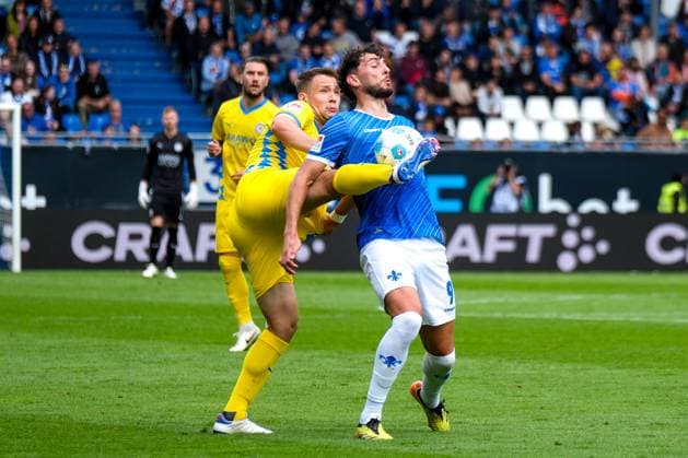 Paul Jaeckel (Eintracht Braunschweig, 03) im Zweikampf mit Fraser Hornby (SV Darmstadt 98, 09), GER, SV Darmstadt 98 vs. Eintracht Braunschweig, Fussball, 2. Bundesliga, 5. Spieltag, Spielzeit 2024 2025, 14.09.2024. DFL DFB REGULATIONS PROHIBIT ANY USE OF PHOTOGRAPHS as IMAGE SEQUENCES and or QUASI-VIDEO. GER, SV Darmstadt 98 vs. Eintracht Braunschweig, Fussball, 2. Bundesliga, 5. Spieltag, Spielzeit 2024 2025, 14.09.2024. Darmstadt