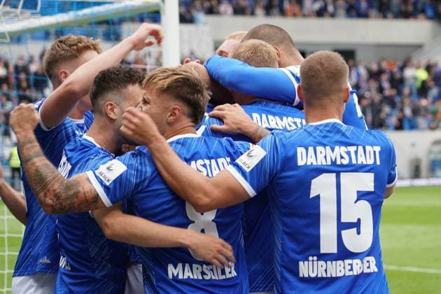 celebrate the goal, Torjubel zum 2:0 um Frasier Hornby (SV Darmstadt 98, 09) - 14.09.2024 2. Bundesliga, Saison 24 25: SV Darmstadt 98 vs Eintracht Braunschweig, Stadion am Boellenfalltor, emonline, emspor,