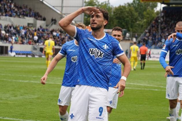 celebrate the goal, Torjubel zum 2:0 um Frasier Hornby (SV Darmstadt 98, 09), - 14.09.2024 2. Bundesliga, Saison 24 25: SV Darmstadt 98 vs Eintracht Braunschweig, Stadion am Boellenfalltor, emonline, emspor,
