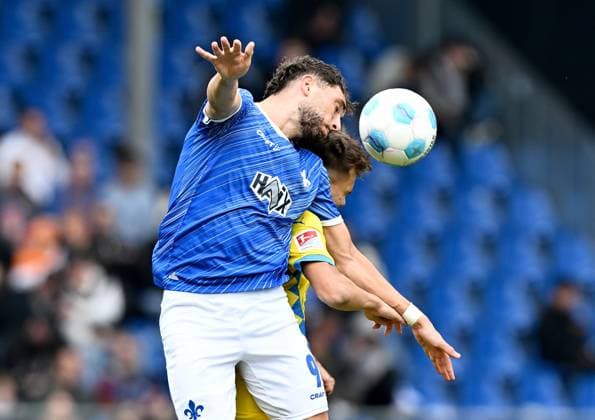 14.09.2024, xfux, Fussball 2.Bundesliga, SV Darmstadt 98 - Eintracht Braunschweig, v.l. Fraser Hornby (SV Darmstadt 98), Max Marie (Eintracht Braunschweig) Kopfball, Kopfballduell (DFL DFB REGULATIONS PROHIBIT ANY USE OF PHOTOGRAPHS as IMAGE SEQUENCES and or QUASI-VIDEO. Eine Lizenzierung des Lichtbildwerkes an und oder durch den SV Darmstadt 1898 e.V. sowie Tochterunternehmen ist nicht gestattet. No release of or sale to SV Darmstadt 1898 e.V.)) Darmstadt