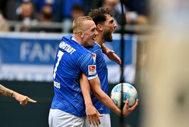 Sport Bilder des Tages 14.09.2024, xfux, Fussball 2.Bundesliga, SV Darmstadt 98 - Eintracht Braunschweig, v.l. Isac Lidberg (SV Darmstadt 98), Torschuetze Torschütze Fraser Hornby (SV Darmstadt 98) Torjubel, Jubel, Goal celebration, celebrate the goal zum 2:0, dass aberkannt nicht gegebenen wurde Abseits Tor Abseitstor (DFL DFB REGULATIONS PROHIBIT ANY USE OF PHOTOGRAPHS as IMAGE SEQUENCES and or QUASI-VIDEO. Eine Lizenzierung des Lichtbildwerkes an und oder durch den SV Darmstadt 1898 e.V. sowie Tochterunternehmen ist nicht gestattet. No release of or sale to SV Darmstadt 1898 e.V.)) Darmstadt