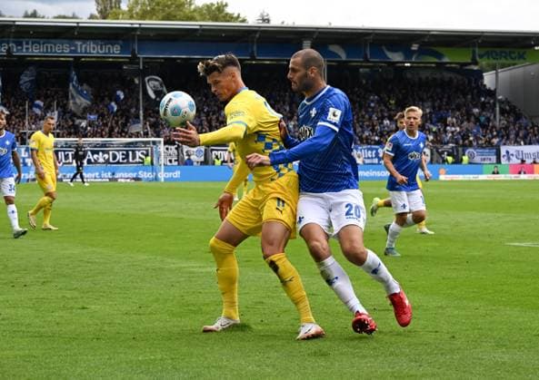 14.09.2024, xsltx, Fussball 2.Bundesliga, SV Darmstadt 98 - Eintracht Braunschweig emspor, v.l.Levente Szabo (Eintracht Braunschweig), Aleksandar Vukotic (SV Darmstadt 98) (DFL DFB REGULATIONS PROHIBIT ANY USE OF PHOTOGRAPHS as IMAGE SEQUENCES and or QUASI-VIDEO) Darmstadt