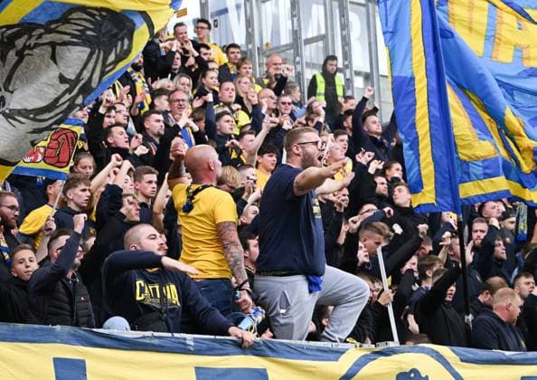 14.09.2024, xsltx, Fussball 2.Bundesliga, SV Darmstadt 98 - Eintracht Braunschweig emspor, v.l. Immerhin einen Punkt in Darmstadt geholt - Freude beim Braunschweiger Anhang (DFL DFB REGULATIONS PROHIBIT ANY USE OF PHOTOGRAPHS as IMAGE SEQUENCES and or QUASI-VIDEO) Darmstadt