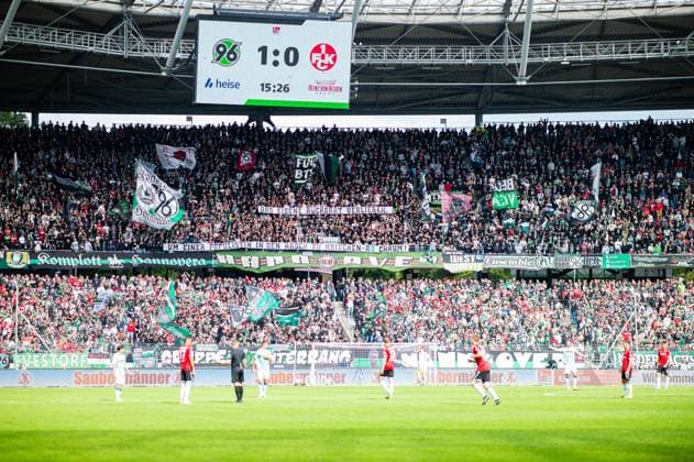 14.09.2024 - Fußball, 2024 2025, 2. Bundesliga, 5. Spieltag, Hannover 96 - 1. FC Kaiserslautern: Fans (Hannover) mit Banner Das eigene Rückgrat verlieren, um einer Populistin in den Arsch zu kriechen - Abschaum - in Anlehnung an Daniela Behrens Aussagen zum Spiel Eintracht Braunschweig gegen Hannover 96 DFL REGULATIONS PROHIBIT ANY USE OF PHOTOGRAPHS AS IMAGE SEQUENCES AND OR QUASI-VIDEO.